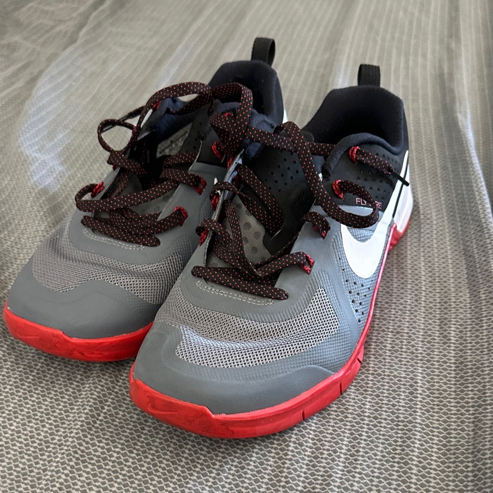 Nike Metcon 1 Gray and Red
